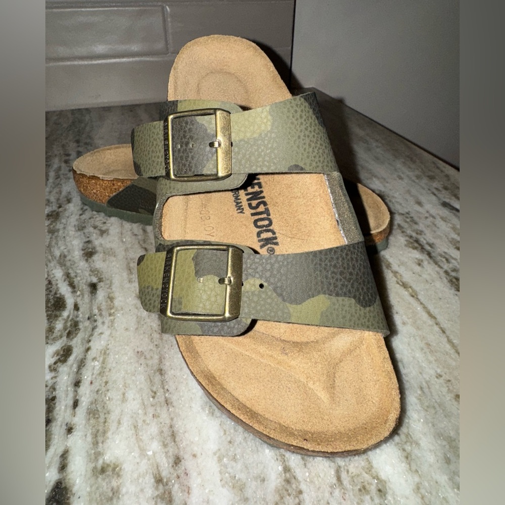 Birkenstock Arizona ‘Desert Soil Camo Green’ Sandals